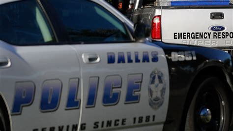 Dallas PD officer fatally shot, 2 officers injured in Oak Cliff: police.